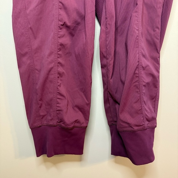 LULULEMON In Flux Crop Pants Plum 4 - Picture 6 of 11